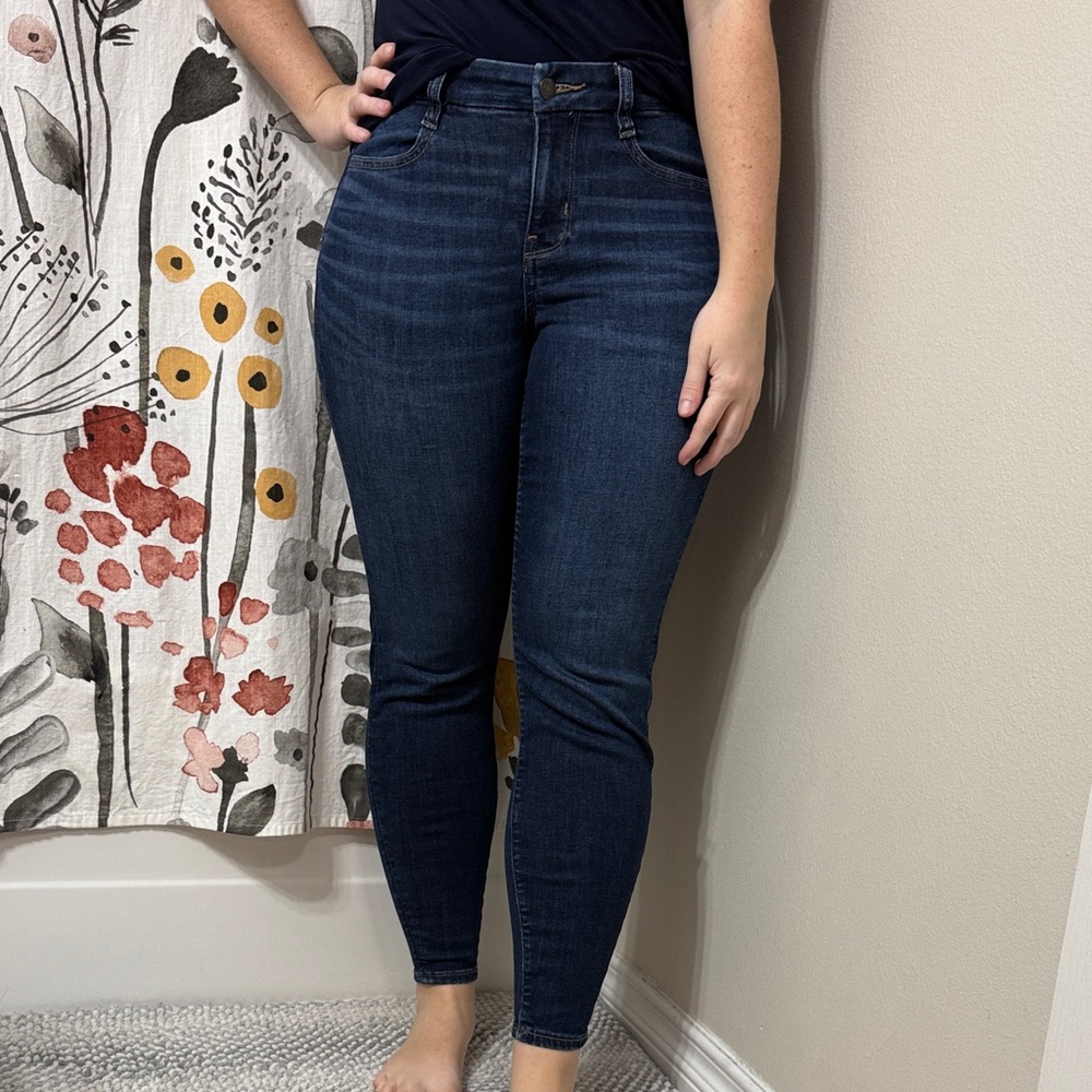 Women’s American Eagle Outfitters Curvy High-Rise Jegging Jean. Size 4 short.